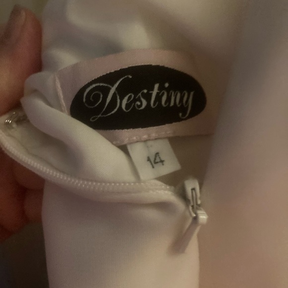 Beautiful halter top wedding dress - Picture 13 of 13